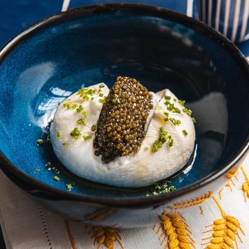 📚BACK TO SCHOOL📚

Nous sommes de retour pour vous partager de nombreuses recettes au caviar ! 🌟 Commençons cette rentrée avec notre sublime burrata et caviar Osciètre Prestige. 
Préparé par notre chef Martin à La Manufacture Kaviari ! 

-————————

We’re back to share lots of caviar recipes with you! 🌟 Let’s start the new season with our sublime Osciètre Prestige burrata and caviar. 
Prepared by our chef Martin at La Manufacture Kaviari! 

📸 @florian_dmrg
@wawwlatable
@kaviari_paris
@kaviaridelikatessens

#kaviari #kaviaripari  #kaviaridelikatessen
 #restaurants #caviar